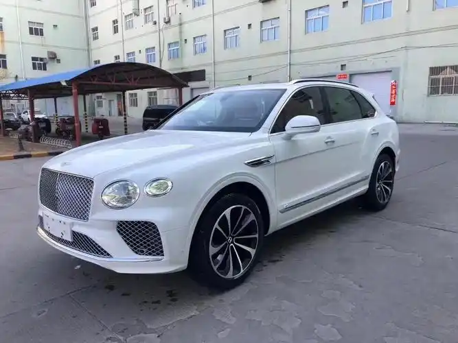 2023款宾利添越3.0t油混四座畅享非凡旅程