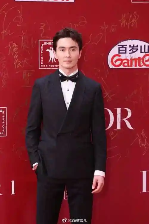 梁家辉近状与以往差别不大,身材还是那么瘦,只是随着年龄增长