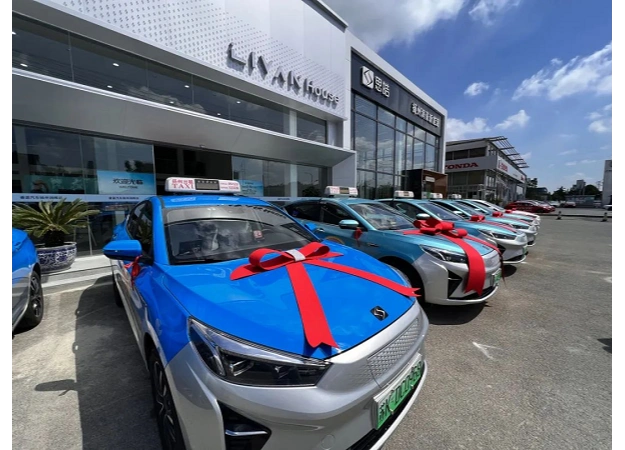 擦亮城市绿色名片扬州首批新能源出租汽车投用