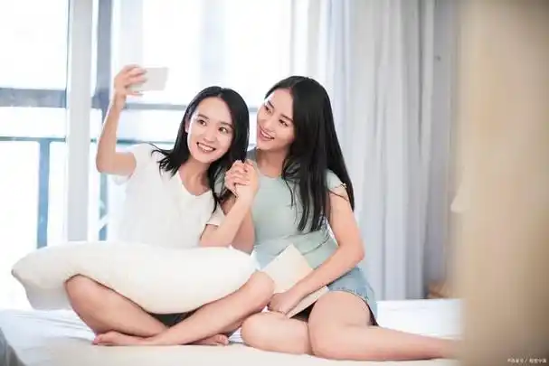 当发现我背上没有纹身后,他眼里