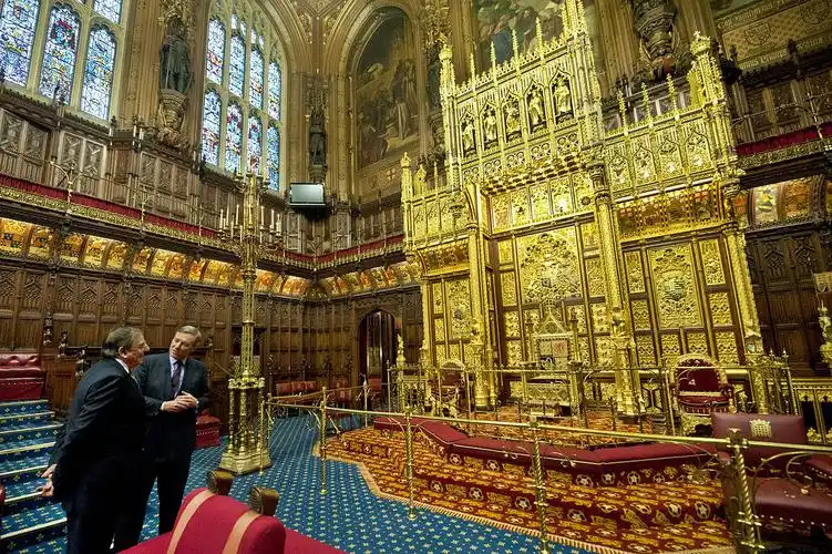 在英国政坛,穿衣服是个大学问!