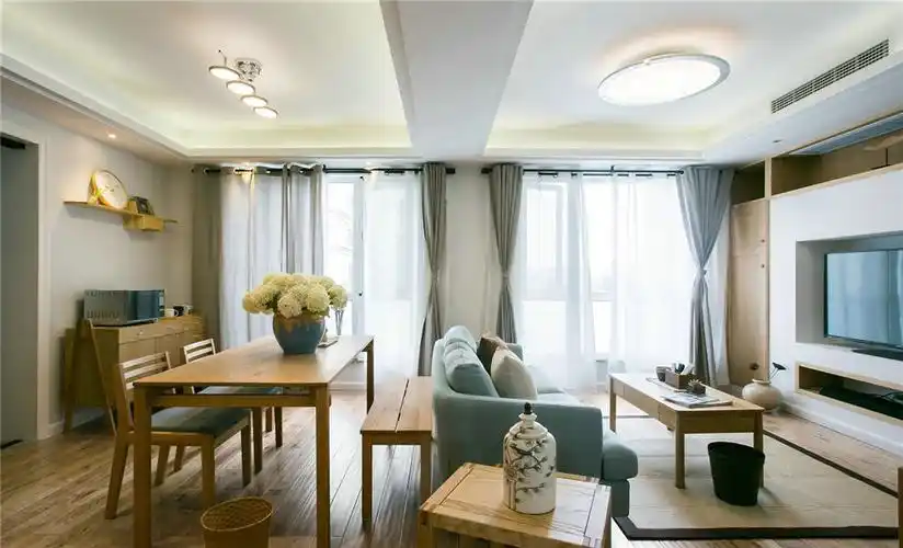 客厅中间有横梁吊顶图,能提供照片吗?