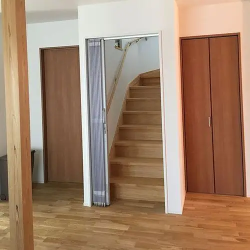 有套复式给楼梯口装隔断才明智5种方法第3个最省钱最方便