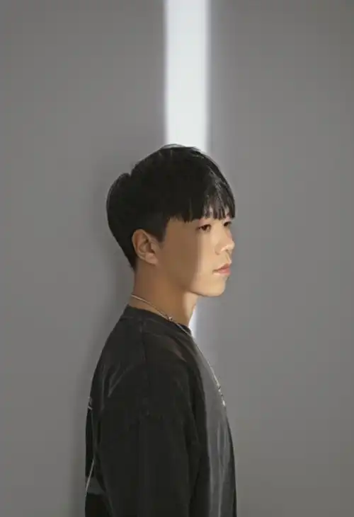 刘大壮,95后华语男歌手. 抖音粉丝800万 ,总获赞9900万 .