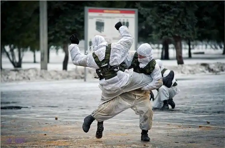 俄罗斯冬天零下70度! 士兵靠什么御寒? 一套棉服成本十万元
