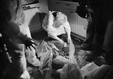 震撼!实拍法医解剖尸体的真实场面(组图)