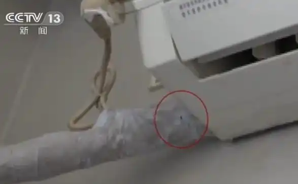 利用自己的手机就可以检查针孔摄像头:关闭房间灯,拉上窗帘,让房间