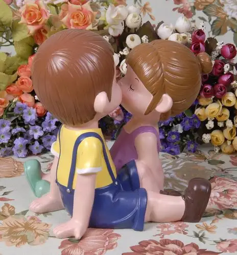 创意求爱礼物 浪漫摆饰 可爱情侣公仔 亲吻公仔 爱情礼物