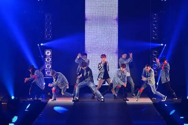 exo-cbx登上日本音乐节"girlsaward"结尾舞台