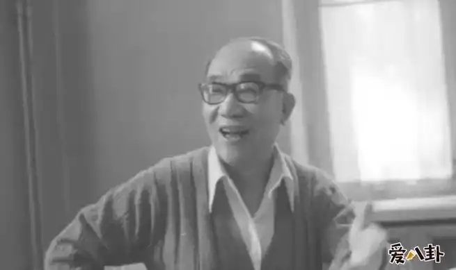 侯耀中的父亲是侯宝林,是我们国家第六代的相声演员