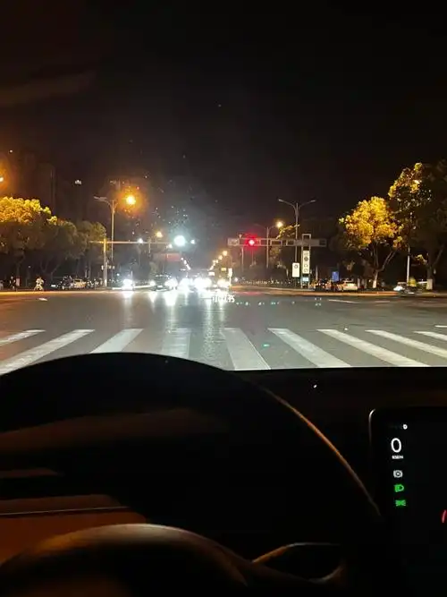 大家晚上开车会不会经常被对面闪