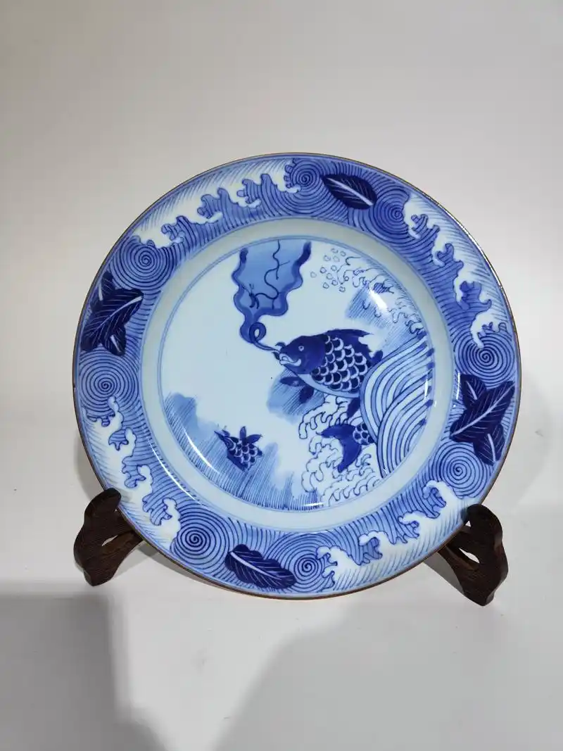 清早期青花鱼化龙纹赏盘