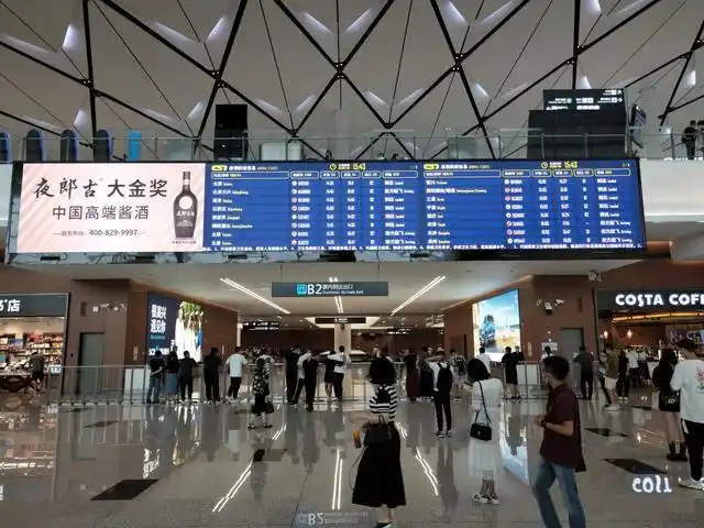 成都天府国际机场位于四川省成都市简阳市芦葭镇,属于四川省批复设立