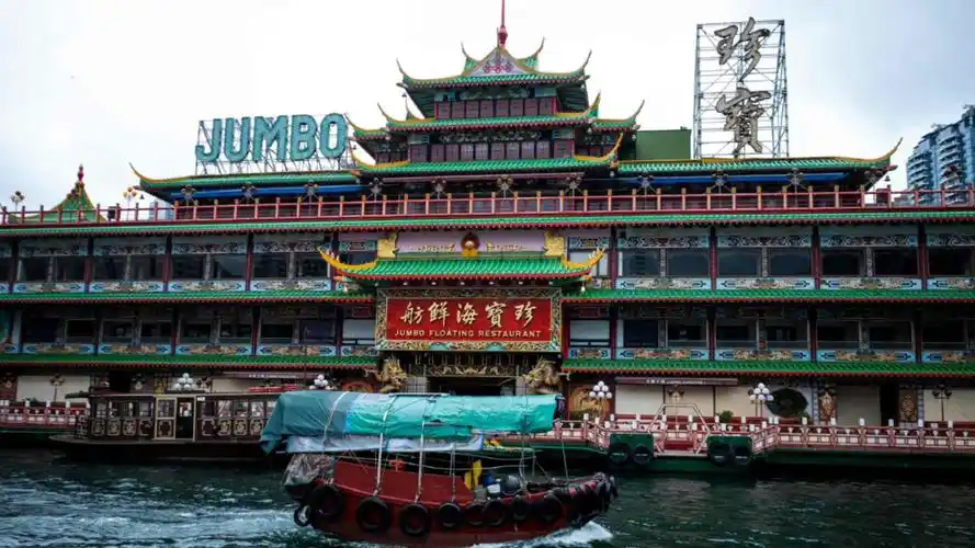 惋惜珍宝海鲜舫不幸遇风浪沉没数部经典影视都曾在此拍摄