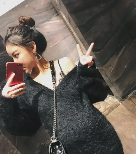 2017年,雪梨高调接受了富二代男友张珩的求婚,次年2月诞下了一个男孩