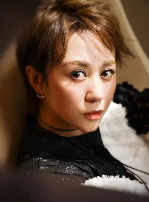 拥有满族皇家血统的8位女明星