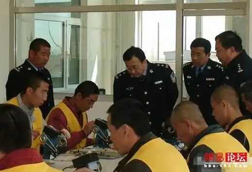 实拍中国监狱犯人的生活现状 娱乐生活真丰富(组图)