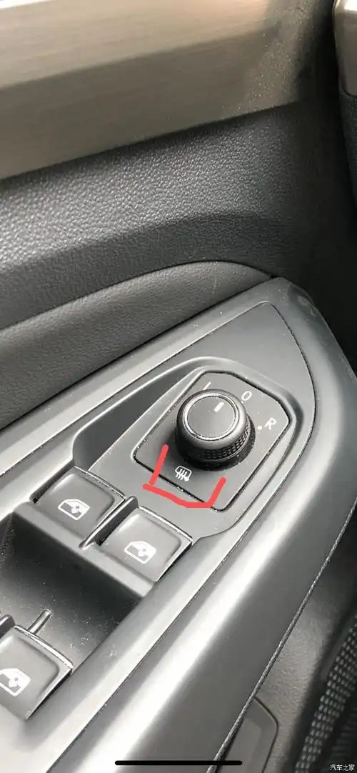 19款帕萨特,外后视镜这个按钮是什么用.灯按钮往上拔是?
