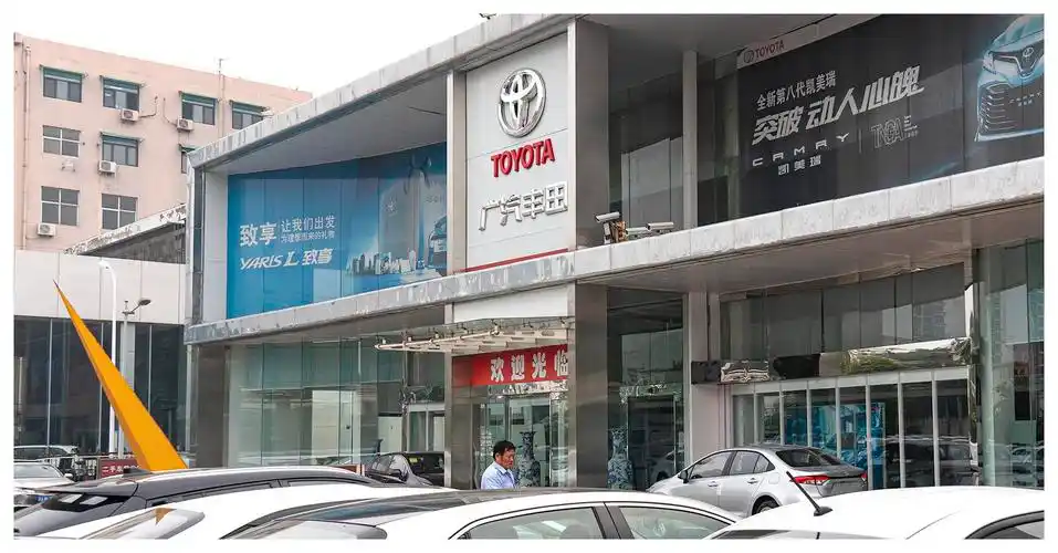 带着对雅阁混动的好印象,巡山兄和李老板来到了广汽丰田4s店.