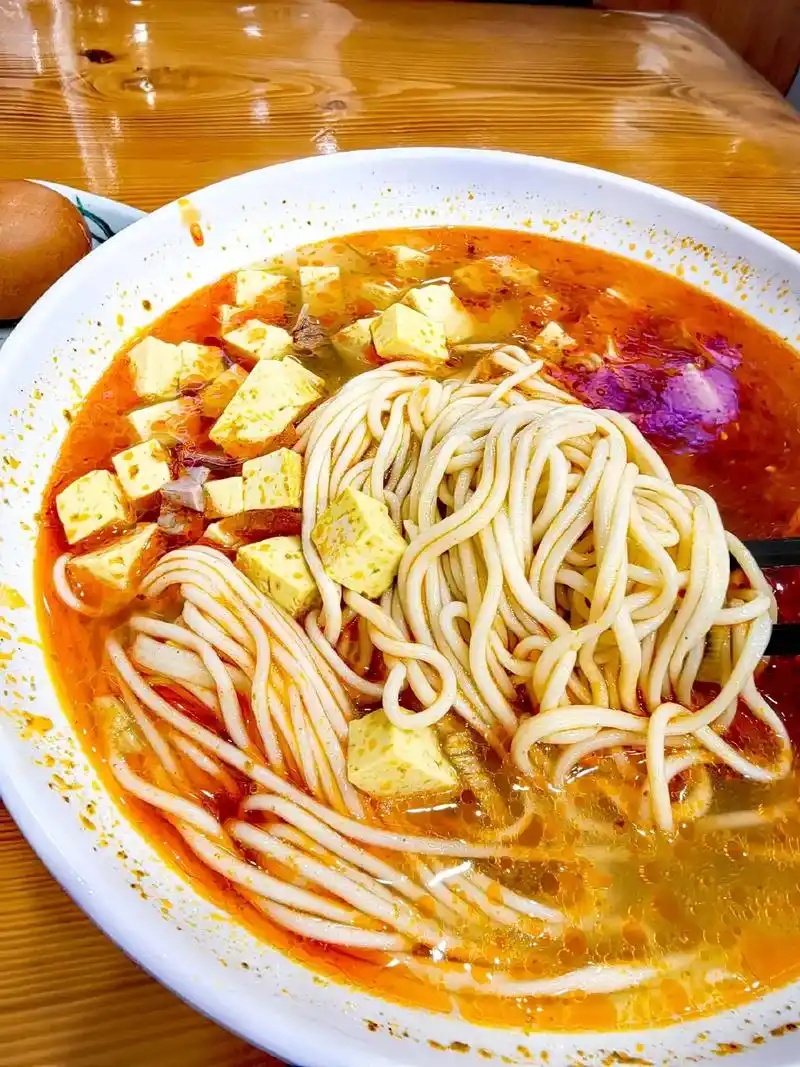 出门来碗银川穆尔斋特色豆腐牛肉面