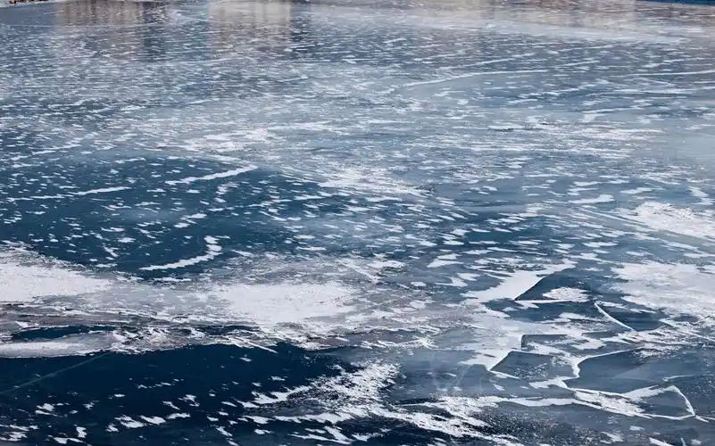原创在寒冷的冬天海面为什么没有结冰?湖面达到零摄氏度就会结冰