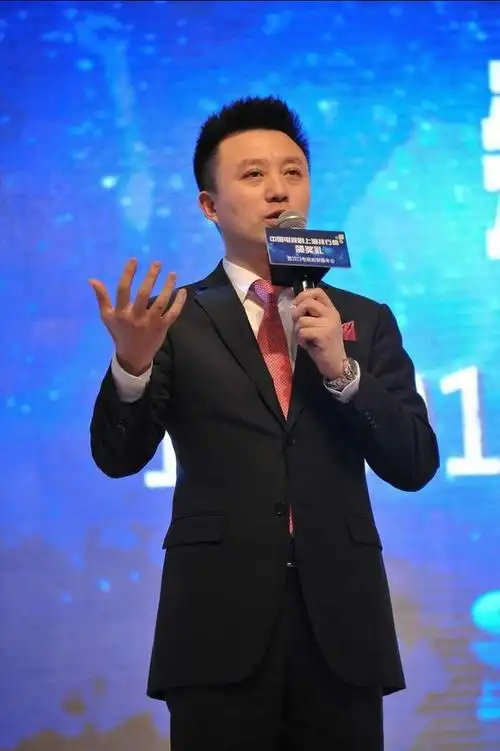 新闻联播潘涛是才子也是孝子迎娶美妻爱情事业双丰收