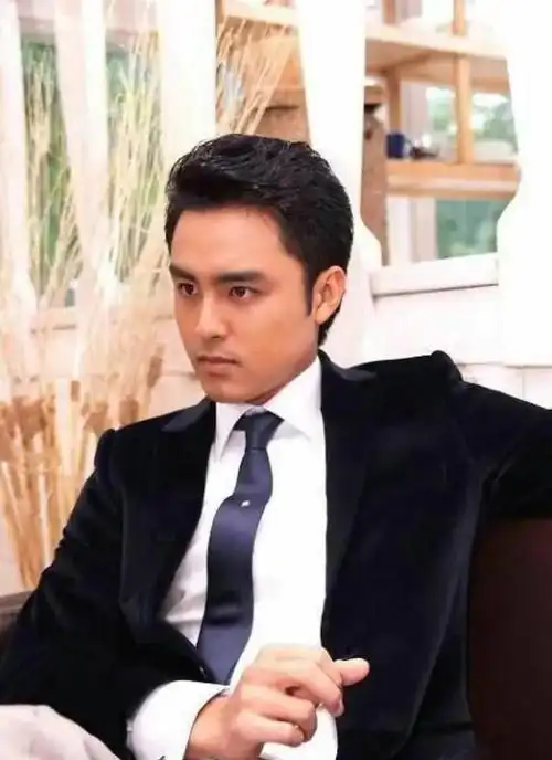 取艺名不足为奇这15位明星连姓都换了女主持称改姓对不起老爸