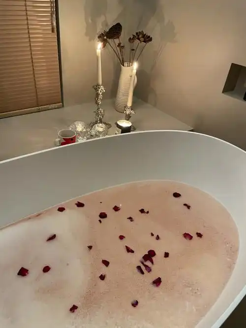 天天想在浴缸09泡澡