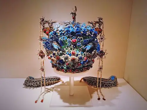 也是深深被震撼 难怪都说女人爱珠宝 虽然饱览各式华美的珠宝冠冕不过