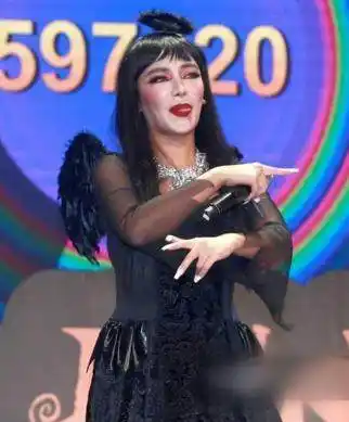 女明星大变脸,江映蓉越来越像baby,王蓉晒合照大家认不出