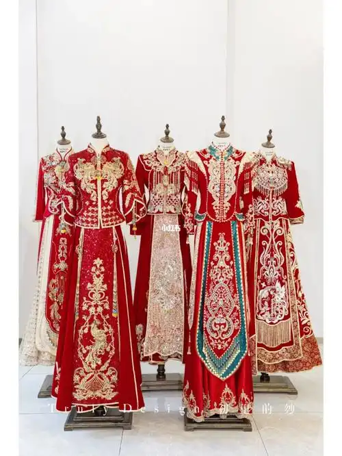 中式嫁衣凤冠霞帔明艳动人的美