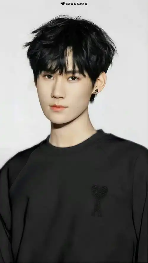 张真源这种休闲风可以摩多摩多#张真源休闲风#这种极品身材明明就是