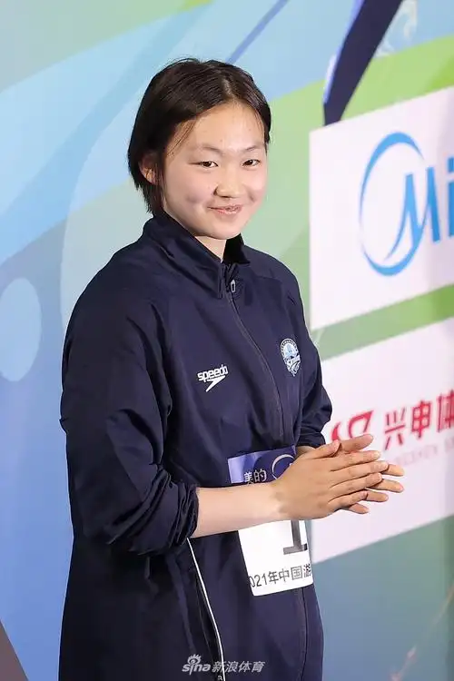 争霸赛李冰洁复出 女子1500米自由泳夺冠