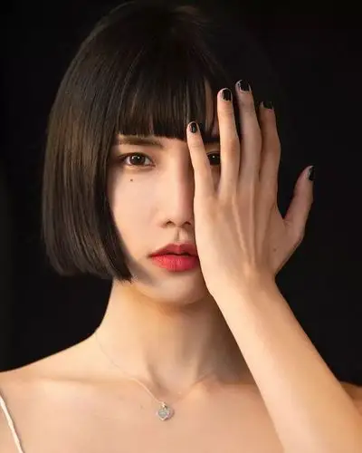 齐嘴短发超减龄