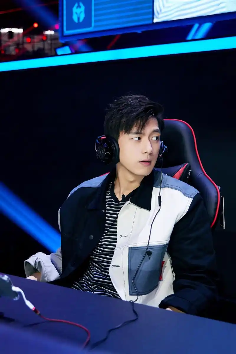 [李现][分享]190812 韩商言电竞男神位置竟被取代?现哥表示:还是我啦