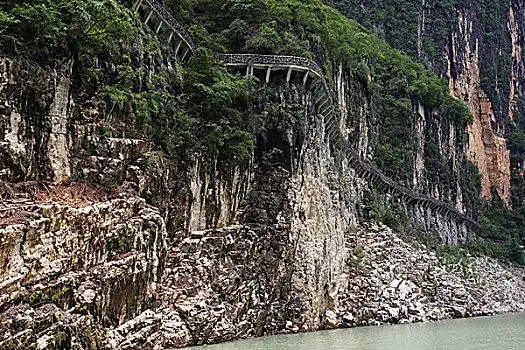 重庆巫山大宁河小三峡滴翠峡内全长3公里左右的小三峡古栈道