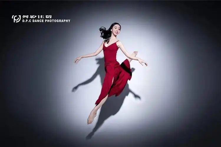 舞蹈这样拍 | 撩动一身红衣长裙,惊艳出众