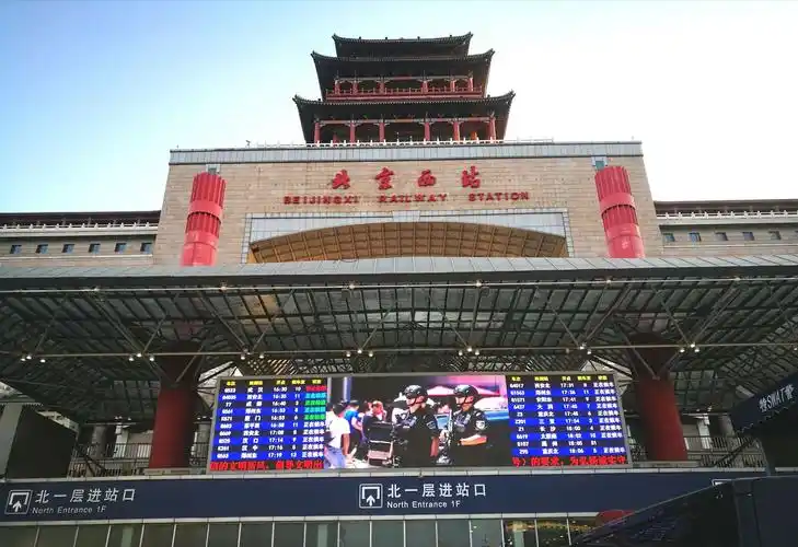 春运第二天的北京西客站(美篇265)