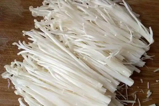 简单2步,做了一个素菜,儿子说"妈妈跟酒店做得一模一样好"_金针菇_红