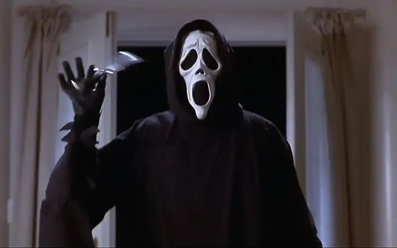 美女被色狼追杀,为什么她选择用香蕉自卫,《惊声尖笑》爆笑解答_哔哩