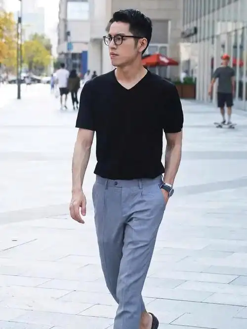 上了年纪的男人,尽量别穿"polo衫 西裤",油腻邋遢,还没品味|穿搭_新浪