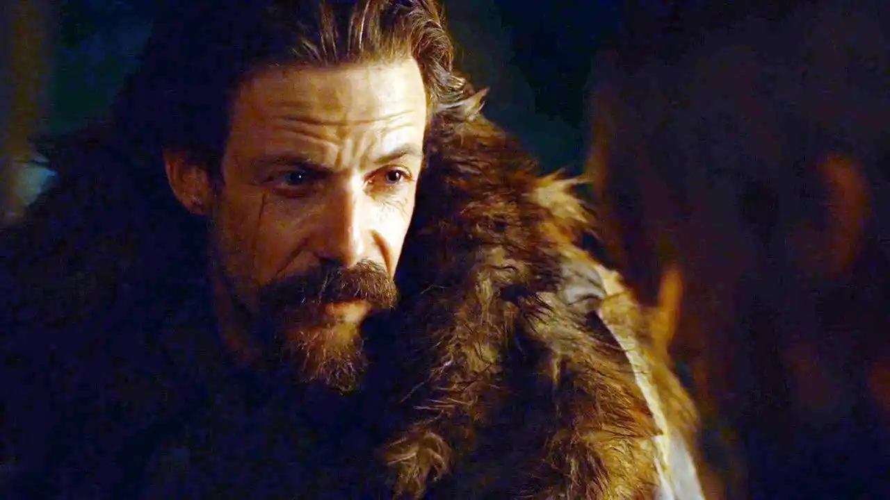 洛克是奉了卢斯波顿之命,前去追捕逃跑的詹姆,我们都知道"弑君者"詹姆