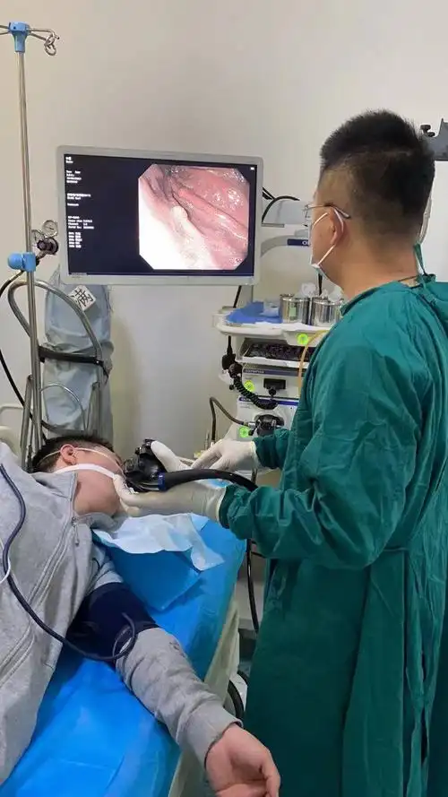 都是"外卖"惹的祸—— 胃镜下19岁男孩竟发现多个多发性息肉!