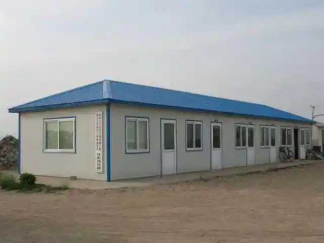 它建造时所需要的人力,物力成本极低,只需要打几个孔,将架子加起来