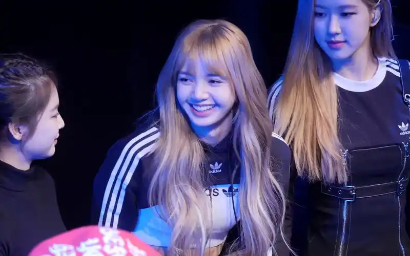 【4k】blackpink lisa直拍 181228 阿迪达斯winter night活动