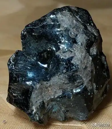 玻璃陨石真正功效(玻璃陨石及功效)(2)