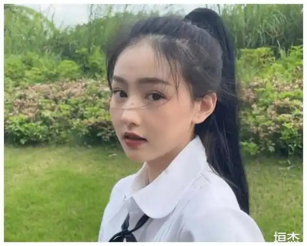 古早网红炫迈妹子:曾胖到认不出,误食毒蘑菇后暴瘦,如今怎样了