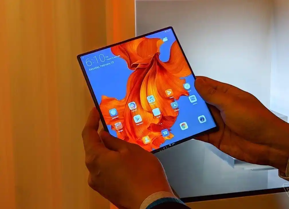 华为发布首款折叠屏手机matex售价约175万人民币亚马逊一货机海湾坠毁