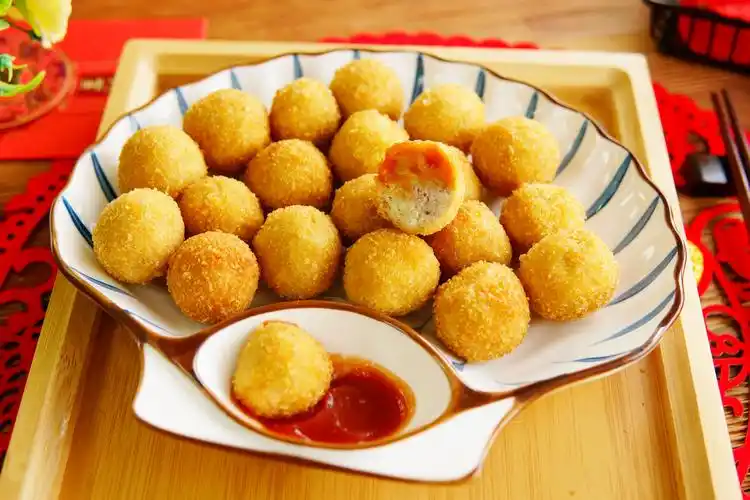 原创一到过年,我家总用它炸丸子,酥软解馋,久放不硬,待客受欢迎