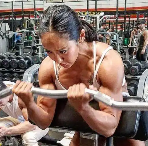 她就是牟丛,创造了中国女子健美的历史,是中国第一个阿诺德赛的女子